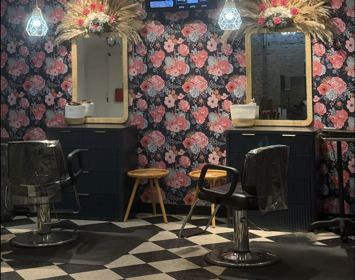 Di Donna Colour Studio salon interior